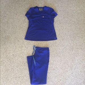 FIGS scrubs top and pants. Never worn size XS